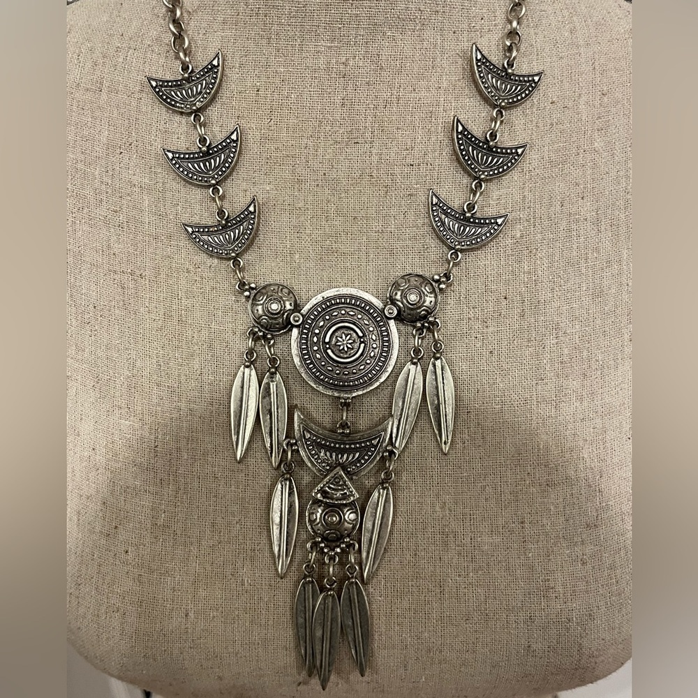 Silver statement necklace - Picture 3 of 3